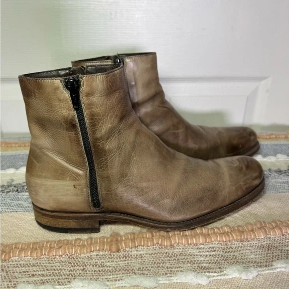 Magnanni Leather Chelsea Boots